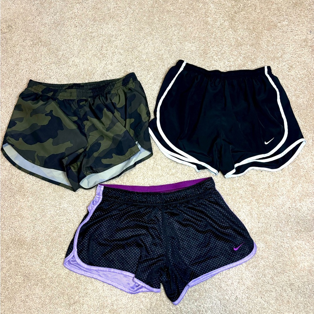 3 short bundle (2) Nike (1) old navy size small